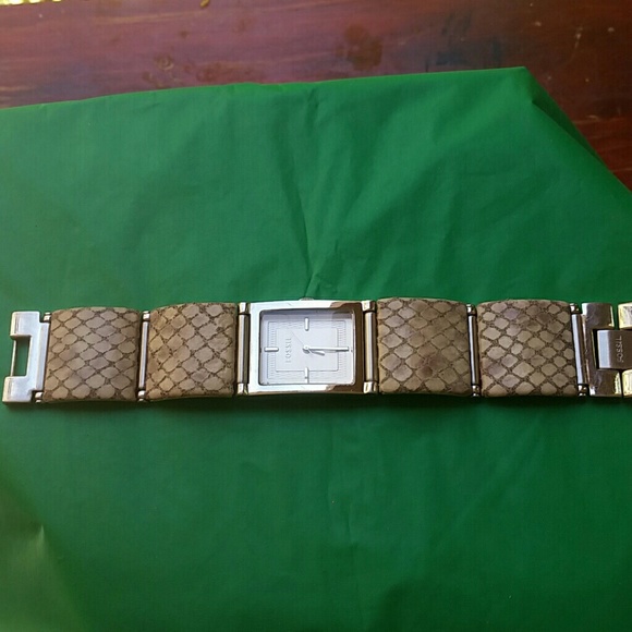 Vintage Fossil Watch - Picture 2 of 7